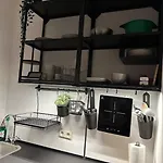 Apartment Mit Wohnkueche & Balkon