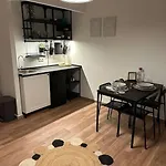 Apartment Mit Wohnkueche & Balkon