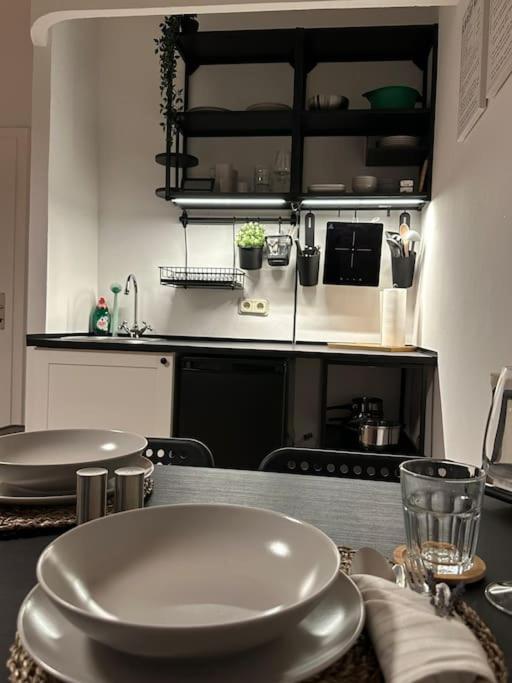Apartment Mit Wohnkuche & Balkon Dusseldorf